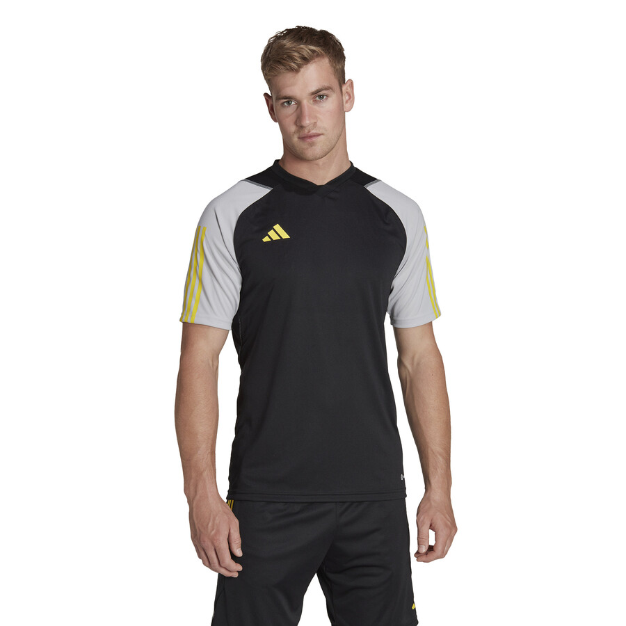 Maillot entrainement adidas Tiro23 Competition gris jaune sur Foot