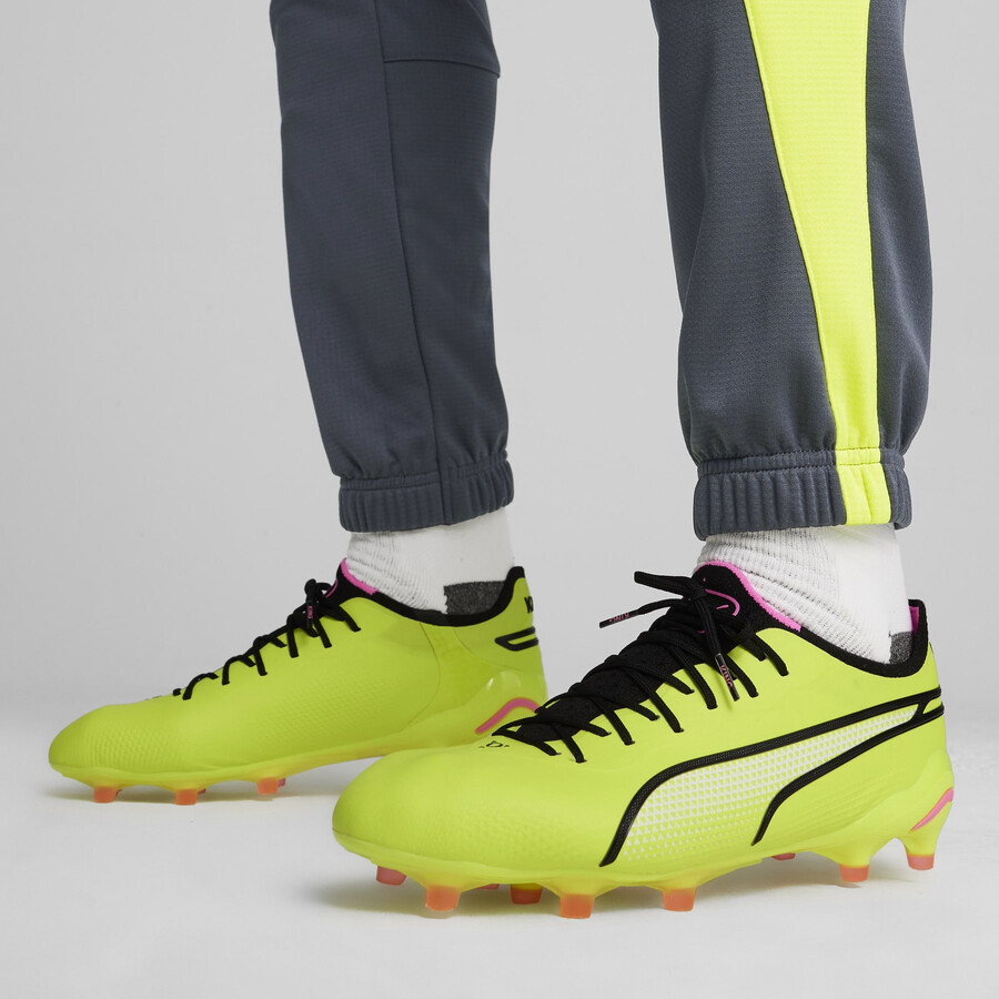 Puma King Ultimate FG AG jaune rose sur Foot