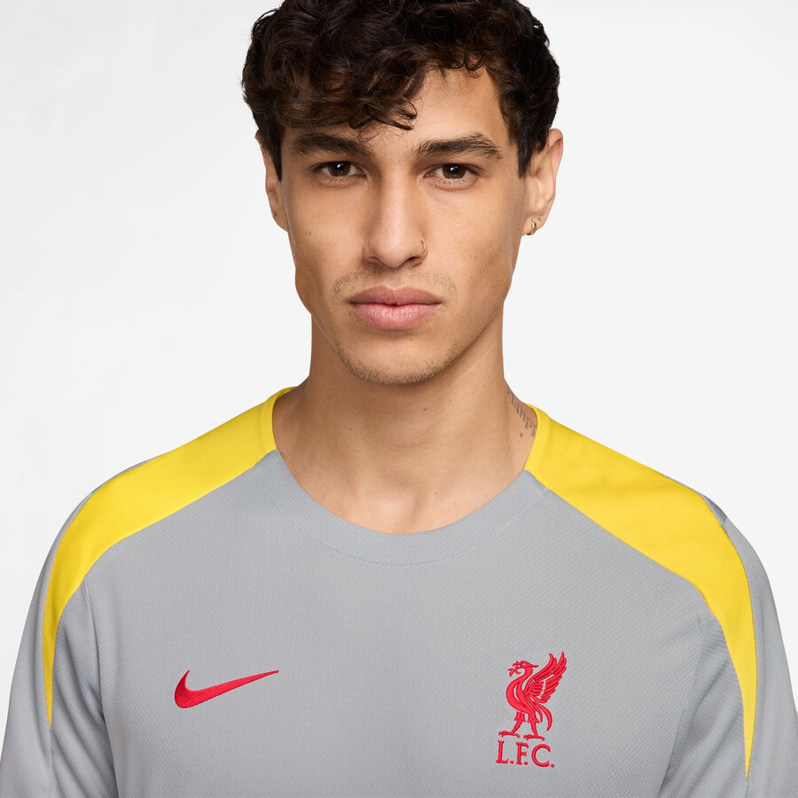 Maillot entraînement Liverpool Strike gris jaune 2024/25