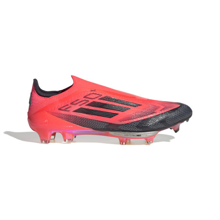 Crampons adidas F50 Le Retour de la Chaussure de Foot Iconique Foot