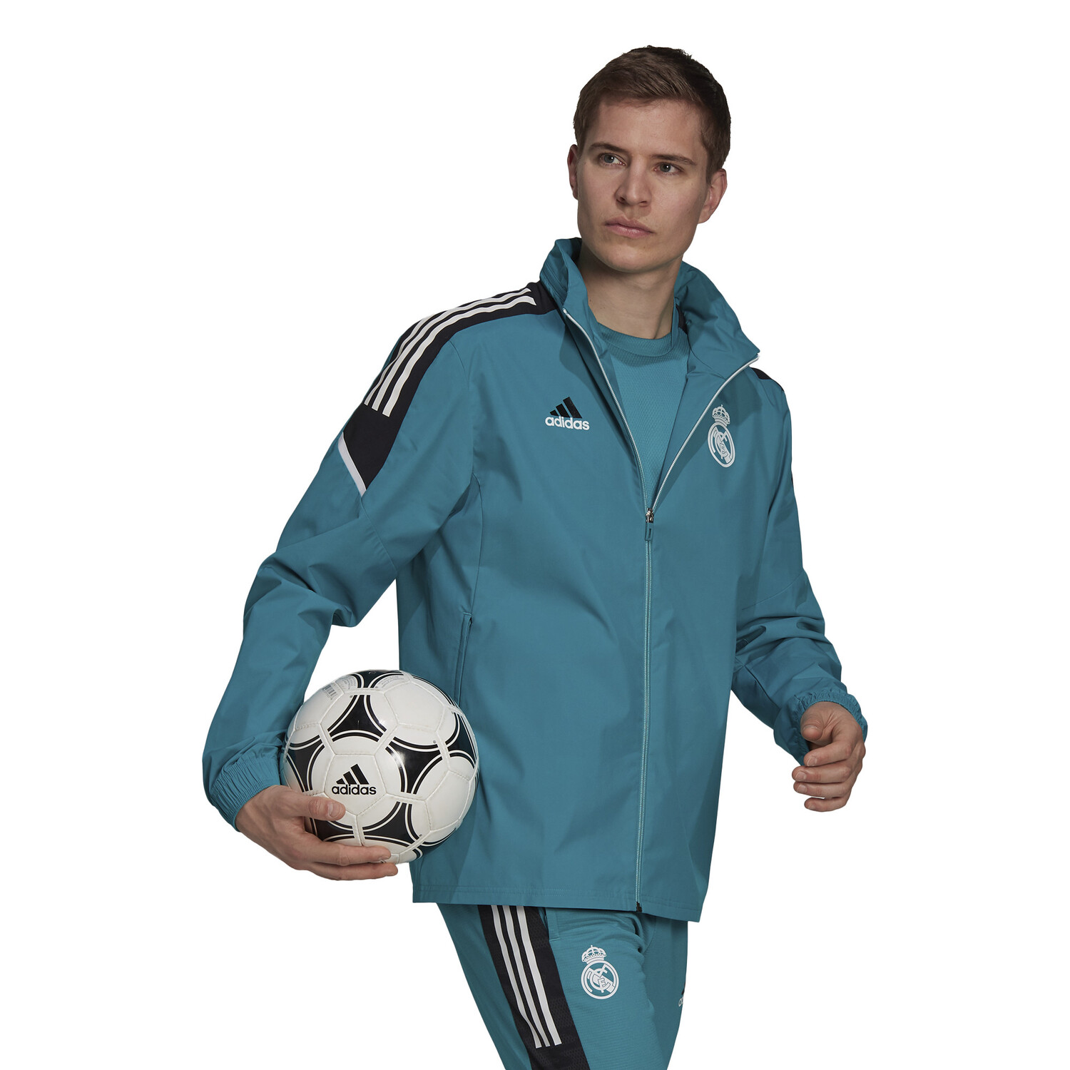 Veste imperméable Real Madrid Europe bleu 2021 22 sur Foot fr